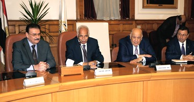 وزير النقل يوافق على طلب محافظة القاهرة إقامة 5 كبارى مشاة أعلى مزلقانات