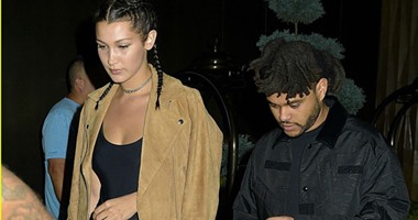 بالصور.. The Weeknd يتناول عشاء رومانسى مع صديقته بأحد مطاعم نيويورك