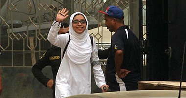 وصول إسراء الطويل المحكمة لنظر تجديد حبسها بتهمة الانضمام لجماعة إرهابية