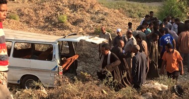 بالصور.. مصرع 2 وإصابة 13 فى حادث تصادم على الطريق الزراعى الغربى بجرجا سوهاج