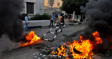 حرب شوارع فى محيط السفارة الأمريكية.. واستمرار إطلاق قنابل الغاز