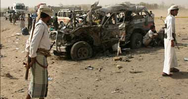 تفجير انتحارى يؤدى إلى إصابة 5 جنود خارج مجمع للجيش فى اليمن 