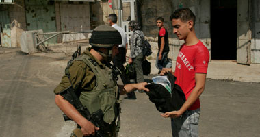 إسرائيل تقيم حاجزا عسكريا على مدخل قرية "النبى صالح" برام الله