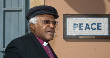 نقل الأسقف الجنوب أفريقى دزموند توتو مجددا إلى المستشفى