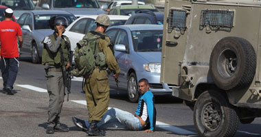 سلطات الإحتلال تمدد اعتقال 13 فلسطينى بينهم قصر