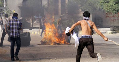 حوادث مأساوية بسبب الانفلات الأمنى بالمحافظات..مصرع طفلة 4 سنوات بطلق نارى لخلافات الجيرة بسوهاج..ومجهولون يقتلون عاملا لسرقة سيارة يستقلها بالشرقية..والعثور على جثة لشاب ملفوفة الرأس بترعة فرعية