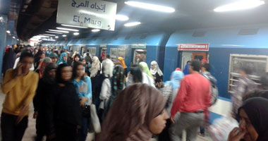 تكدس المواطنين أمام مدخل محطة مترو جمال عبد الناصر نتيجة إغلاقها