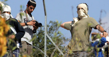 مستوطنون إسرائيليون يقتحمون قرية "دير نظام" غرب رام الله
