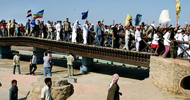 البدو يحاصرون "القوات الدولية" بسيناء للإفراج عن المعتقلين