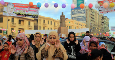 بالصور.. مسلمو العالم يحتفلون بالعيد.. الفرحة تعم الجالية الكبرى فى العالم بأندونيسا والأقلية المسلمة فى روسيا والولايات المتحدة وفرنسا وكندا.. وهنية فى غزة: الاحتلال نغص فرحة الفلسطينيين بالعيد 