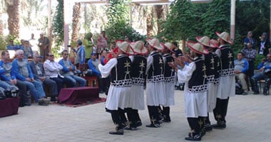 بالصور..محافظ الوادى الجديد يستقبل رالى تحدى عبور مصر لدراجات الفسبا