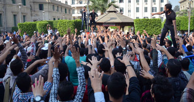 "فيديو7" يرصد احتجاجات الإخوان داخل الجامعات.. رفع صور "عبد الظاهر" داخل "القاهرة" وتحطيم ميكروباص شرطة.. طلاب الجماعة فى الأزهر يرددون "يا أوسخ اسم فى الوجود".. ومولوتوف داخل "المنصورة"