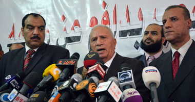 الدماطى: مرسى رفض الإجابة على أسئلة المحققين احتراما للدستور
