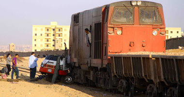 النيابة تشكل لجنة ثلاثية لفحص آثار حادث قطار دهشور.. وتأمر بالتحفظ على عاملى المزلقان.. والمصابون: المزلقان كان مفتوحا والسائق لم ينتظر عبور القطار