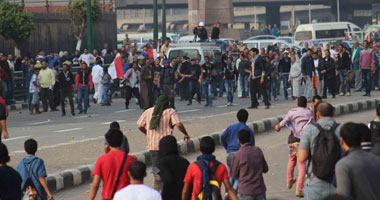 اشتباكات بين الأهالى ومتظاهرى التحرير بالقرب من المتحف المصرى