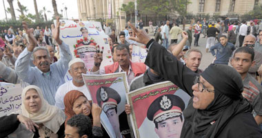 الشعب يثور ضد إرهاب "الإخوان".. مسيرة تطوف ميدان التحرير تنديدا بعنف الجماعة..  وهتافات" الجيش والشرطة ضد الإرهاب" بالمحلة.. وأهالى الشرقية يحثون المواطنين على المشاركة فى الاستفتاء