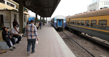 انتظام حركة قطارات السكة الحديد بسوهاج بعد توقفها بسبب عطل بجرار قطار مميز