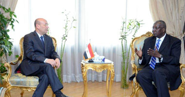وزير الطيران يلتقى سفير جنوب السودان بالقاهرة لبحث تنفيذ خطط التعاون