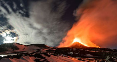 بالفيديو والصور.. السماء تمطر حجارة فوق صقلية بسبب بركان "إتنا"