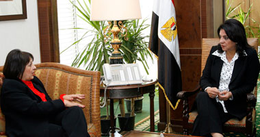   وزيرة الإعلام: التليفزيون المصرى يتبنى حملة للتوعية بقضية البيئة