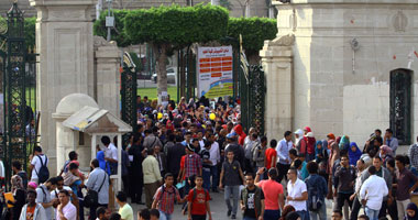 مسيرة لطلاب الإخوان بجامعة القاهرة ومشادات مع المستقلين
