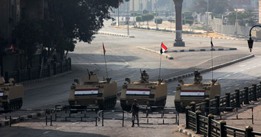 موظفو"مجمع التحرير" يناشدون الجيش للسماح لهم بالمرور لقضاء مصالحهم