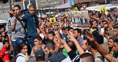 توافد الأهالى على "القضاء العالى" بالتزامن مع مظاهرات الإخوان