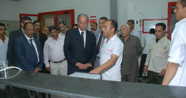 محافظ أسيوط يقدم تسهيلات للمستثمرين الجادين بالمناطق الصناعية