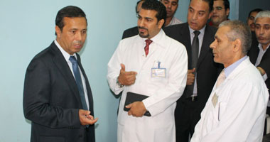 بالصور..محافظ المنوفية يتفقد مدرسة السادات ومستشفى "اليوم الواحد" بأشمون