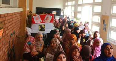 مسيرة لطالبات الإخوان بكلية الآداب بالإسكندرية للتنديد بحبس 21 فتاة