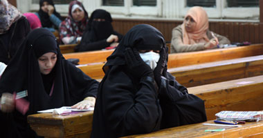 جامعة القاهرة تمنع الكمامة أثناء تأدية الامتحان