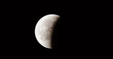العلوم الفلكية: القمر يشهد خسوفا كليا غدا لن يُرى فى مصر