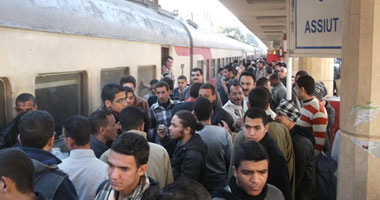 بالصور.. وقفة للقوى المدنية بأسيوط احتجاجا على حادث قطار البدرشين