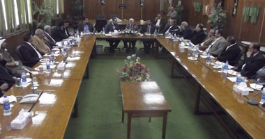 زيارة لجنة التنمية البشرية بـ"الشورى" لشركة النصر للسيارات.. أصوات ماكينات الشركة تعلو لأول مرة منذ 4 سنوات.. و3 مفاجآت كانت فى انتظار اللجنة.. وعمال الشركة: وقفنا ضد بيع الماكينات خردة