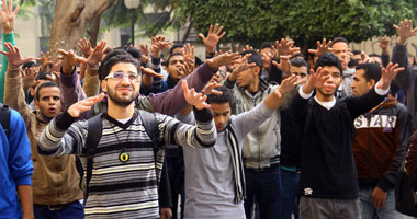 مظاهرة لطلاب الإخوان أمام كلية الآداب بجامعة سوهاج