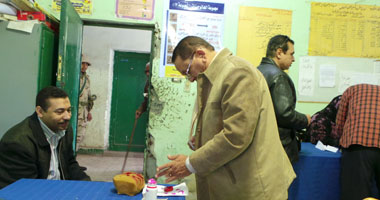 بالصور.. توافد الناخبين للاستفتاء على الدستور فى مدارس شبرا الخيمة 