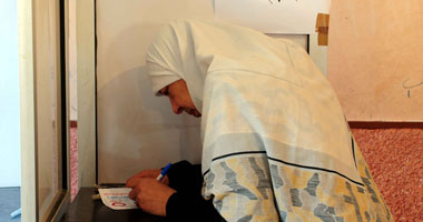 أهالى الإسكندرية يتوافدون على لجان الانتخابات للمشاركة بالاستفتاء 