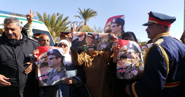 بالصور.. أجواء احتفالية أمام لجان التصويت بطور سيناء