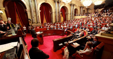 برلمان كتالونيا يدين بالإجماع الهجمات الإرهابية فى برشلونة وكامبريلس