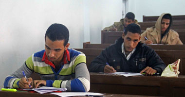 رئيس جامعة عين شمس يتفقد لجان امتحانات نهاية العام بالكليات