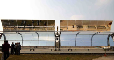 "لبيب" يوافق على إنشاء محطة طاقة شمسية بدرب الأربعين بالوادى الجديد