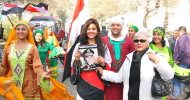 بالصور.. مسيرة لفنانى مصر احتفالاً بالذكرى الثالثة لـ25 يناير