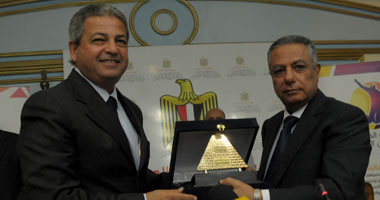 وزير الشباب يطالب وزير التعليم بزيادة القوافل التعليمية بالمحافظات