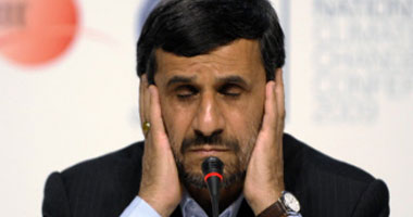 جرائم فساد تلاحق حكومة "نجاد".. وصحف إيران: مساعدو الرئيس السابق يسقطون مثل "الدومينو"