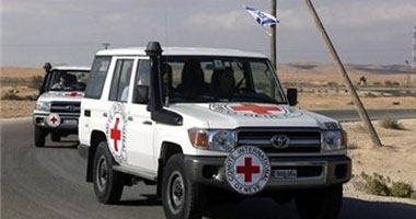 الصليب الأحمر اللبنانى: نقل 4 مصابين ينتمون لـ"فتح الشام" فى اشتباكات مع "داعش"