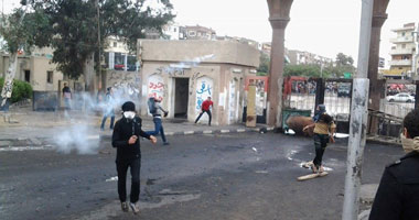 قوات الشرطة تلقى القبض على طالبتين من الإخوان بجامعة الأزهر