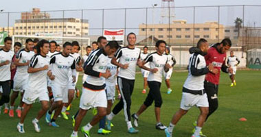 لاعبو المصرى يتضامنون مع النادى مالياً