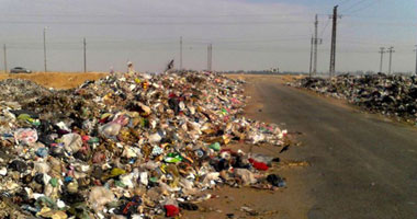 إضراب عمال النظافة للمطالبة بالتثبيت وتراكم القمامة بشوارع بـكفر الشيخ 