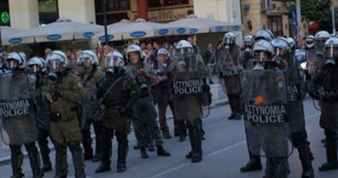 اشتباكات بين الشرطة اليونانية ومتظاهرين مناهضين للسياسات الاقتصادية