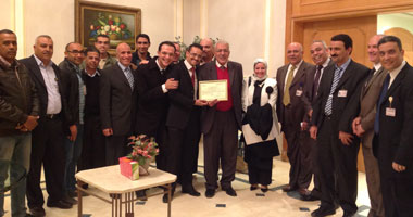 رئيس "المصرية للمطارات" يشهد تسلم الرخصة الدولية لمطار شرم الشيخ